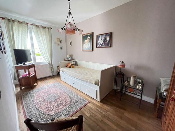 Maison familiale avec jardin de 1 000 m², piscine et espace indépendant