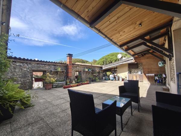 Adissan (34230) Maison vigneronne T6 de 200m2 avec terrasse et garage