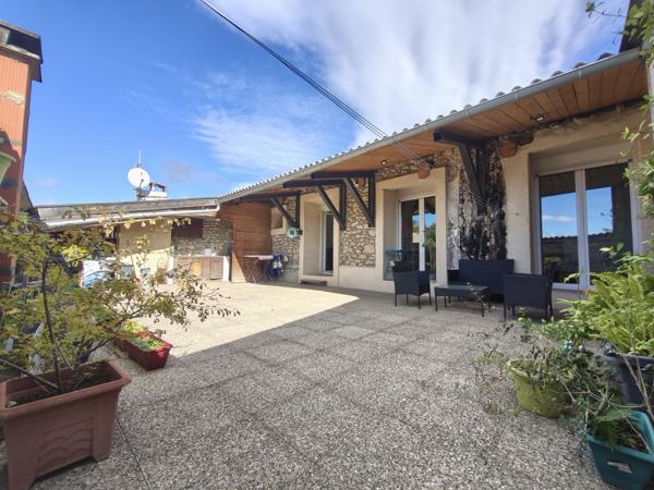 Adissan (34230) Maison vigneronne T6 de 200m2 avec terrasse et garage