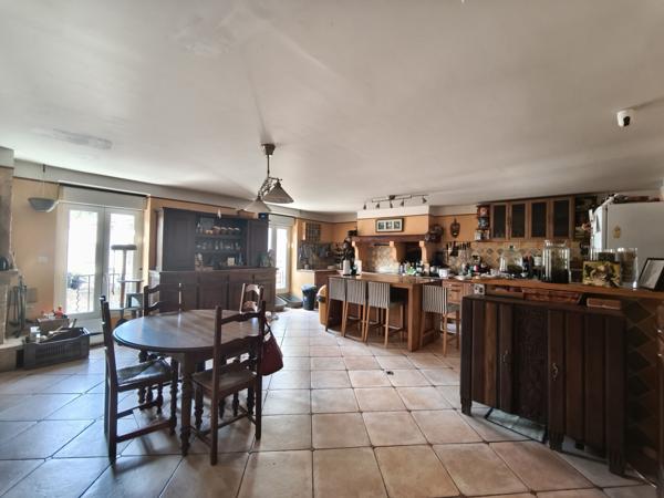 Adissan (34230) Maison vigneronne T6 de 200m2 avec terrasse et garage