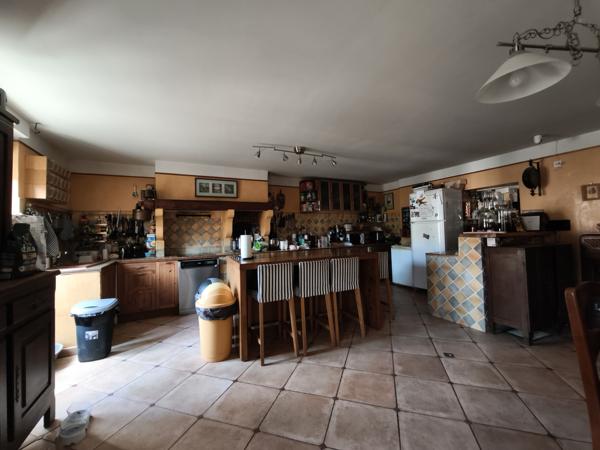 Adissan (34230) Maison vigneronne T6 de 200m2 avec terrasse et garage