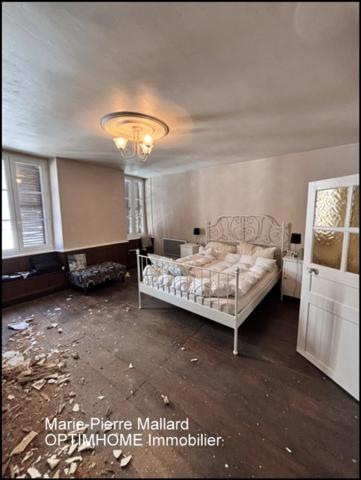 Maison de ville habitable de suite de 10 pièces BOURGANEUF (23)