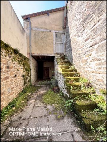 Maison de ville habitable de suite de 10 pièces BOURGANEUF (23)