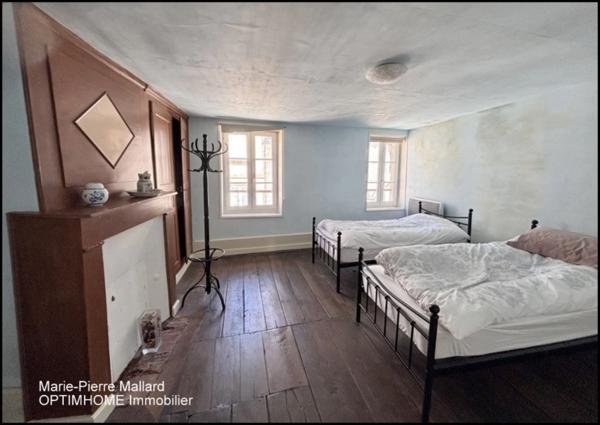 Maison de ville habitable de suite de 10 pièces BOURGANEUF (23)