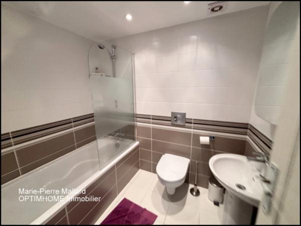 Maison de ville habitable de suite de 10 pièces BOURGANEUF (23)