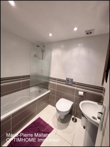 Maison de ville habitable de suite de 10 pièces BOURGANEUF (23)