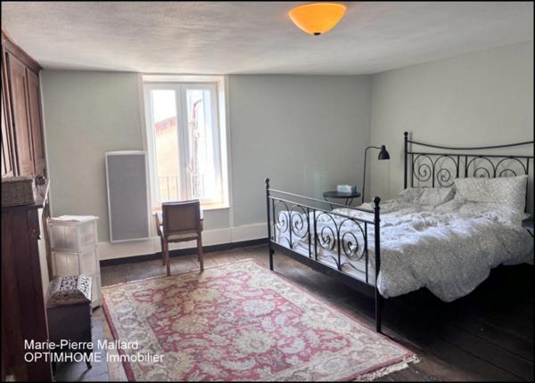 Maison de ville habitable de suite de 10 pièces BOURGANEUF (23)