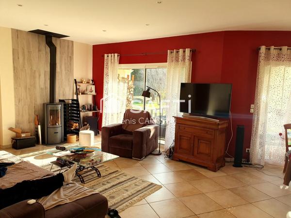 Maison 7 pièces plain-pied + piscine + garage + carport