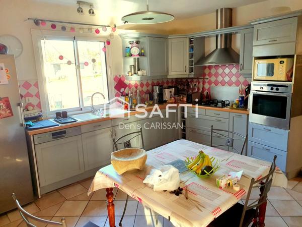 Maison 7 pièces plain-pied + piscine + garage + carport