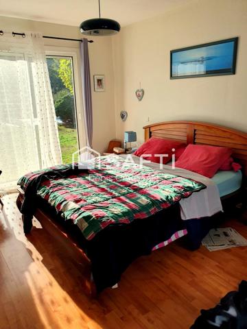 Maison 7 pièces plain-pied + piscine + garage + carport