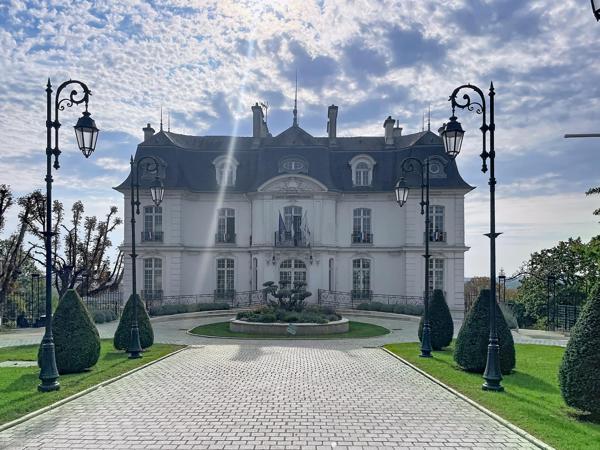 APPARTEMENT T4 DE 74m2 A 3 MN A PIED DU RER C
