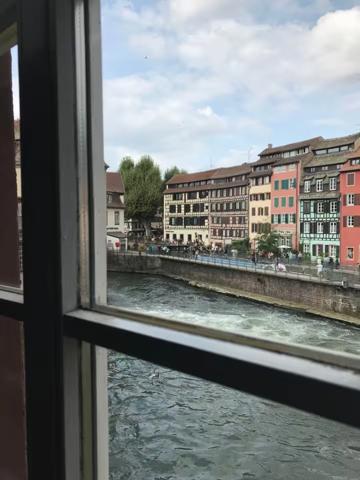 Immeuble à vendre STRASBOURG (67) : 6 Logements + 1 Local Commercial : 436 m2 - Emplacement N° 1 - Quartier Touristique - Coeur de ville - Grande Ile