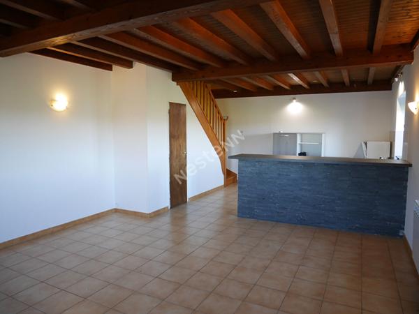 Oytier Saint Oblas, grand T2 en duplex