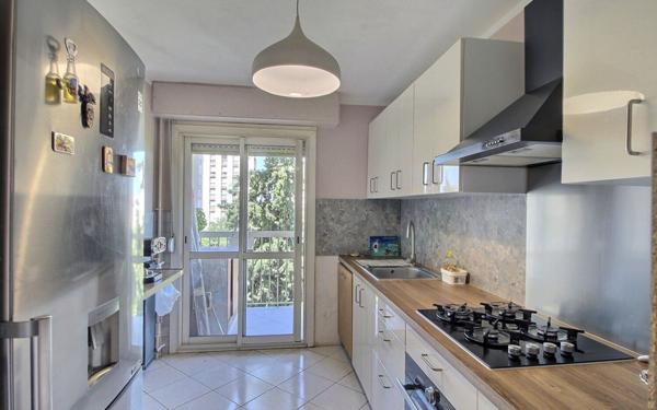 Appartement à vendre    4 pièces • 77 m2 Marseille 10