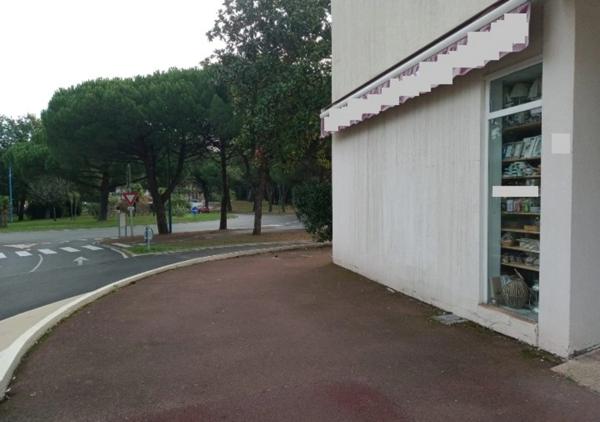 Dpt Charente Maritime (17), à vendre LA PALMYRE Local commercial