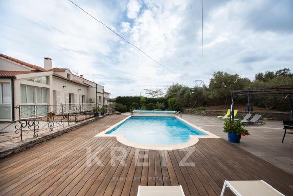 Appartement Duplex de 220m2 - Jardin et Piscine