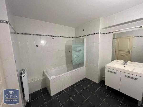 Appartement à louer 3 pièces 90.85m² Mâcon (71000)
