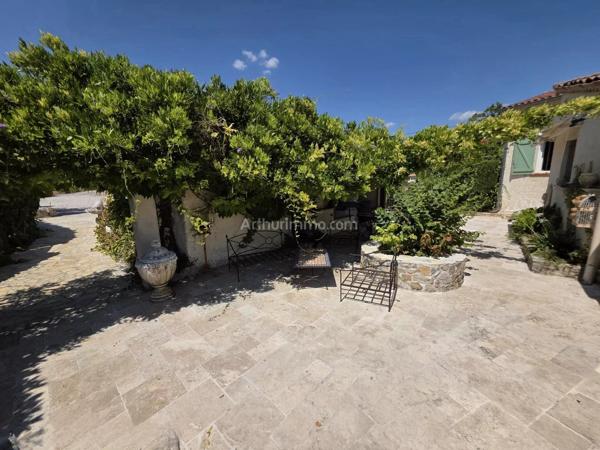 Vente                                                      Villa
                        
                     6 pièces                      185 m2                     à Draguignan
