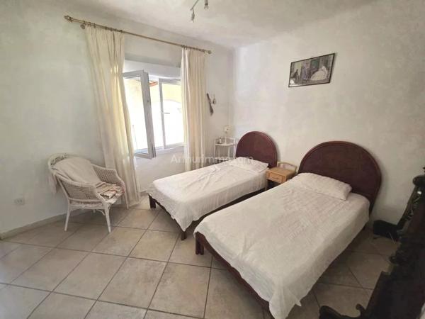 Vente                                                      Villa
                        
                     6 pièces                      185 m2                     à Draguignan