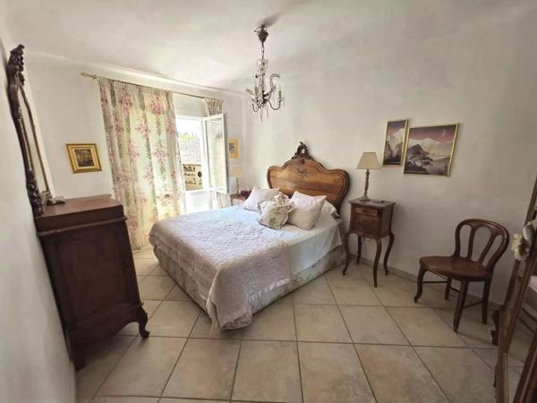 Vente                                                      Villa
                        
                     6 pièces                      185 m2                     à Draguignan