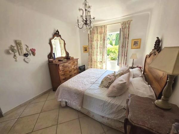 Vente                                                      Villa
                        
                     6 pièces                      185 m2                     à Draguignan