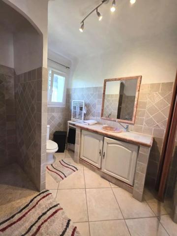 Vente                                                      Villa
                        
                     6 pièces                      185 m2                     à Draguignan