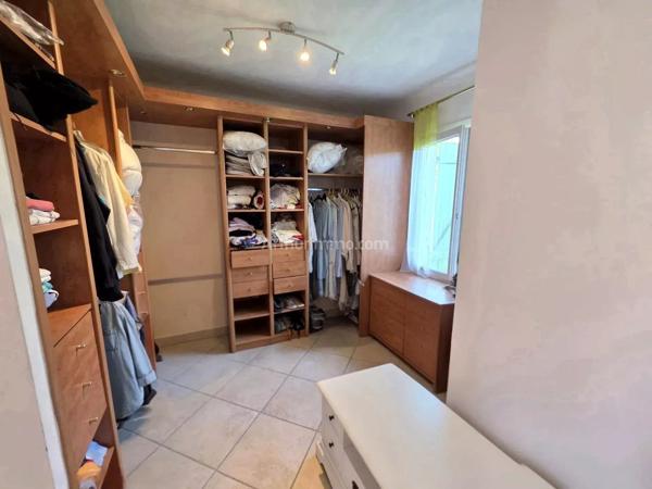 Vente                                                      Villa
                        
                     6 pièces                      185 m2                     à Draguignan