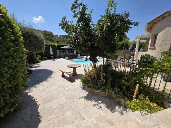 Vente                                                      Villa
                        
                     6 pièces                      185 m2                     à Draguignan