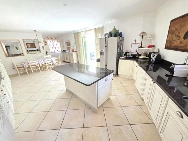 Vente                                                      Villa
                        
                     6 pièces                      185 m2                     à Draguignan