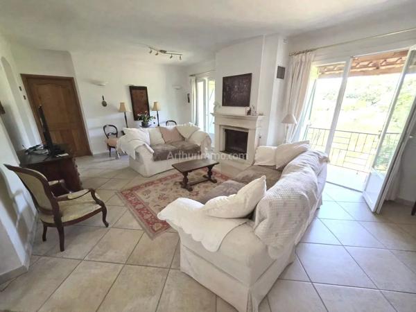 Vente                                                      Villa
                        
                     6 pièces                      185 m2                     à Draguignan