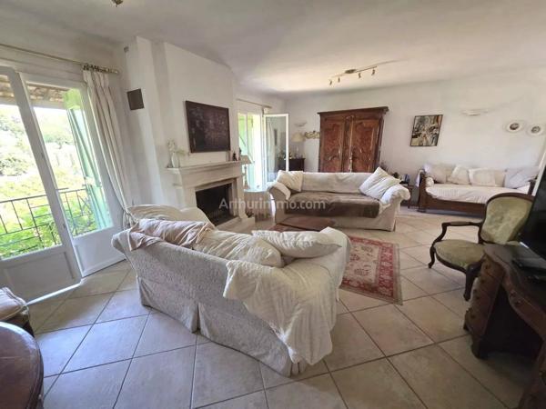 Vente                                                      Villa
                        
                     6 pièces                      185 m2                     à Draguignan