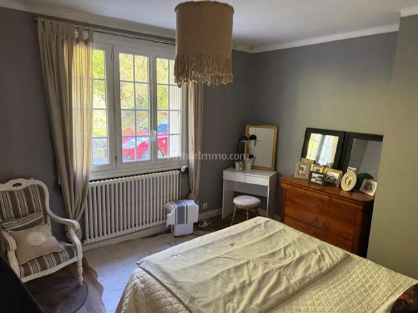 Vente                                                      Maison
                        
                                         215 m2                     à Ploumagoar