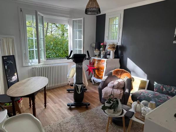 Vente                                                      Maison
                        
                                         215 m2                     à Ploumagoar