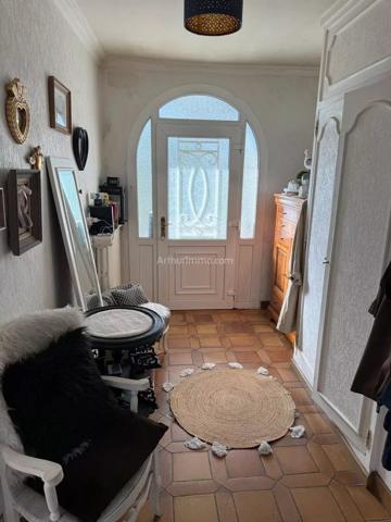 Vente                                                      Maison
                        
                                         215 m2                     à Ploumagoar