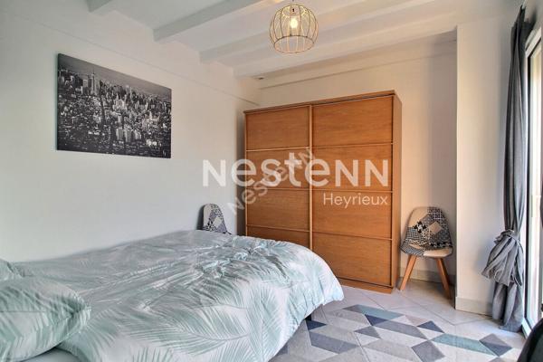 Diemoz: Maison de type 5 avec garage et piscine sur 1000 m² au calme.