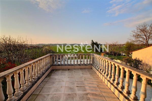 Diemoz: Maison de type 5 avec garage et piscine sur 1000 m² au calme.