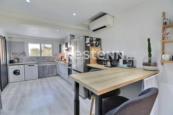 Diemoz: Maison de type 5 avec garage et piscine sur 1000 m² au calme.