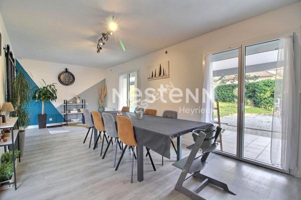 Diemoz: Maison de type 5 avec garage et piscine sur 1000 m² au calme.