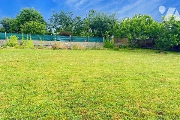 A vendre TERRAIN à bâtir à QUIMPERLE (29)

Opportunité secteur KERNEUZEC, beau terrain plat, ...