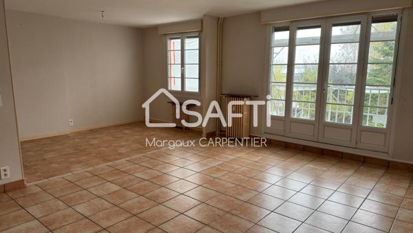 Appartement de 75 m² avec cave et garage.
