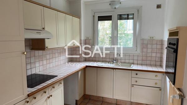 Appartement de 75 m² avec cave et garage.