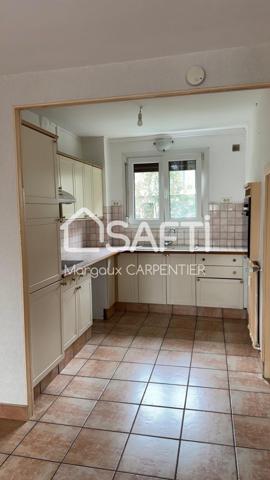 Appartement de 75 m² avec cave et garage.