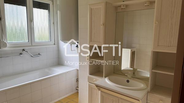 Appartement de 75 m² avec cave et garage.