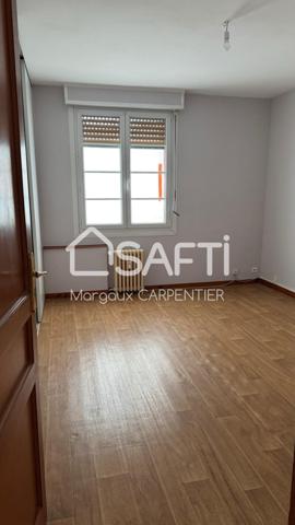 Appartement de 75 m² avec cave et garage.