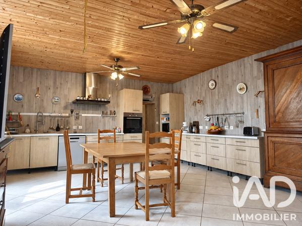 Maison à vendre 10 pièces 231 m² Saint-Laurent-de-Céris