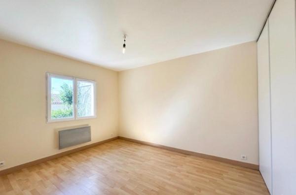Maison de ville au coeur de Saint-André de Cubzac - 94 m2 habitables - 5 Pièces - 3 Chambres - Terrain  de 480 m2 - Piscinable