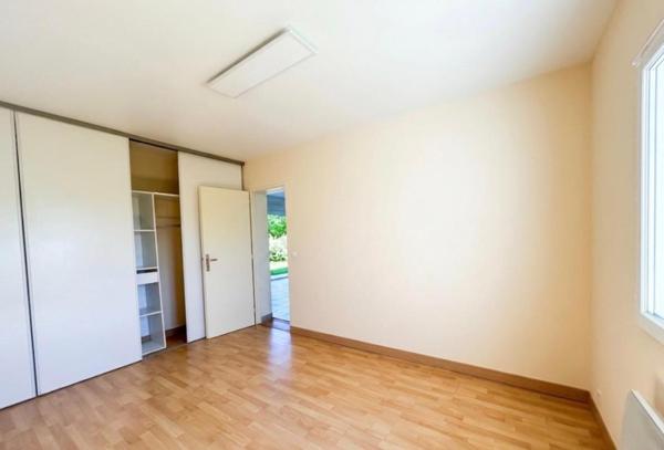 Maison de ville au coeur de Saint-André de Cubzac - 94 m2 habitables - 5 Pièces - 3 Chambres - Terrain  de 480 m2 - Piscinable