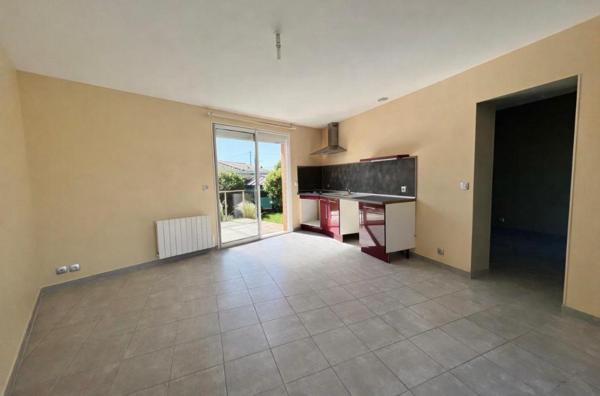 Maison de ville au coeur de Saint-André de Cubzac - 94 m2 habitables - 5 Pièces - 3 Chambres - Terrain  de 480 m2 - Piscinable
