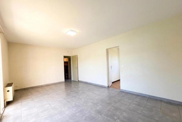 Maison de ville au coeur de Saint-André de Cubzac - 94 m2 habitables - 5 Pièces - 3 Chambres - Terrain  de 480 m2 - Piscinable