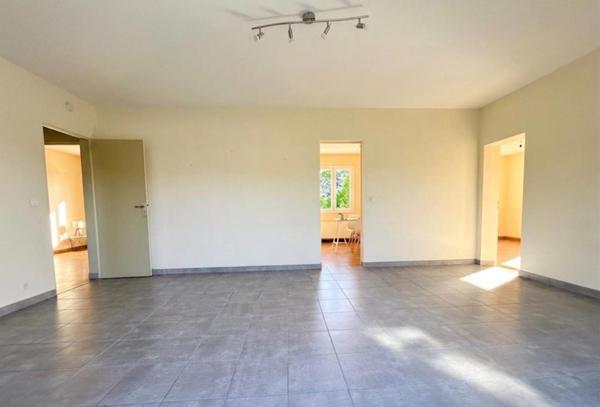 Maison de ville au coeur de Saint-André de Cubzac - 94 m2 habitables - 5 Pièces - 3 Chambres - Terrain  de 480 m2 - Piscinable